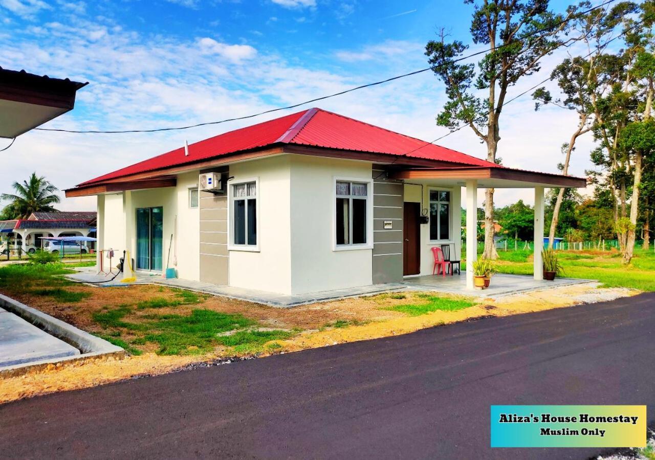 Aliza'S House Homestay Pd Mini Bungalow Port Dickson Kültér fotó